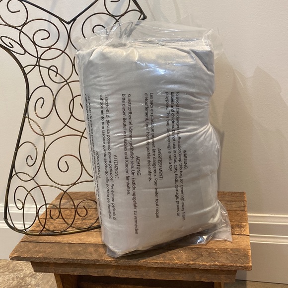 🆕 Amazon Basics Soft Micromink Sherpa Blanket/Throw - Picture 3 of 6